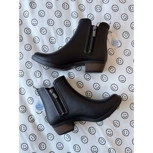 Sz 7 Lucky Brand Black Basel Rubber Chelsea Block Heel Rain Boot NWT